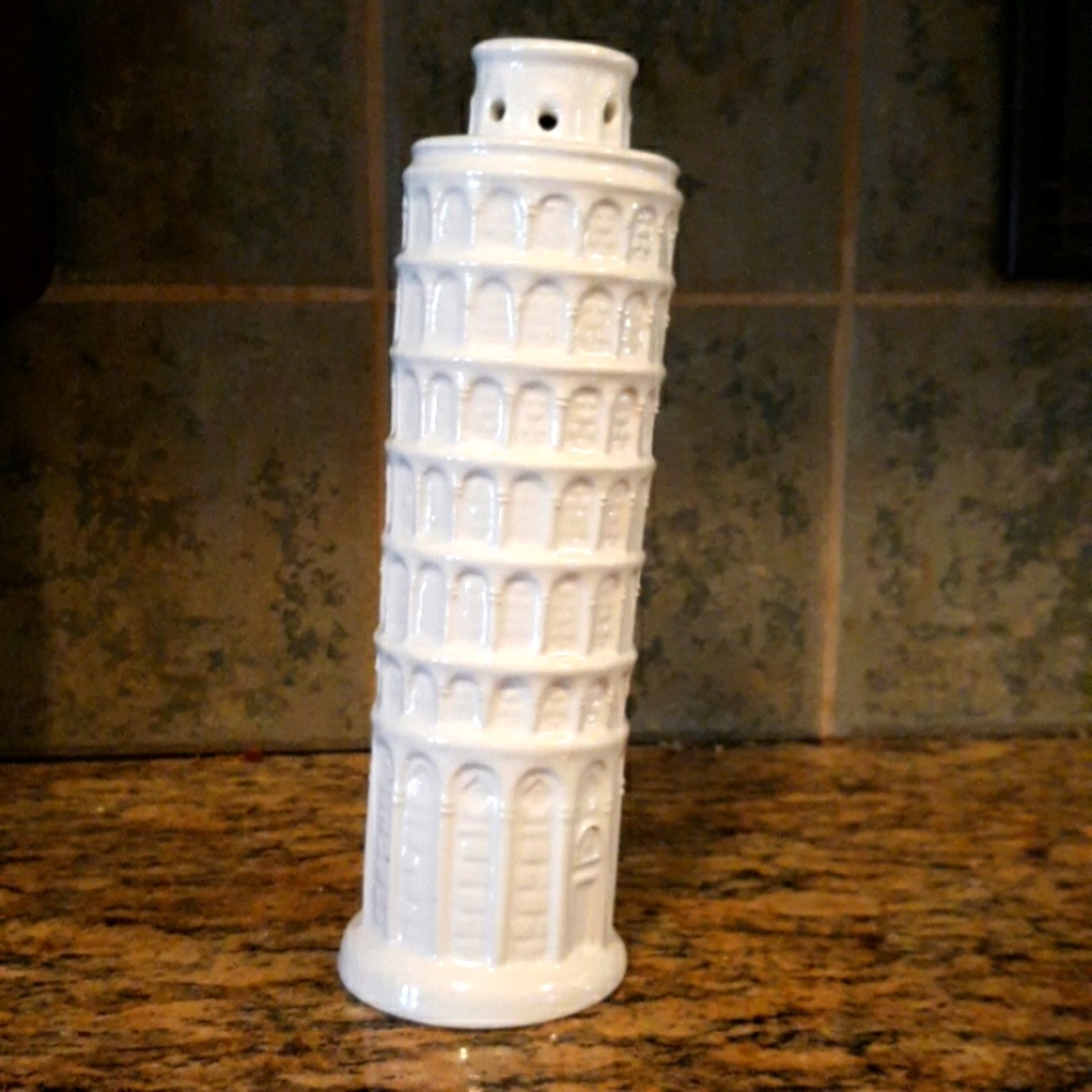 CHEESE SHAKER LEANING TOWER OF PISA
